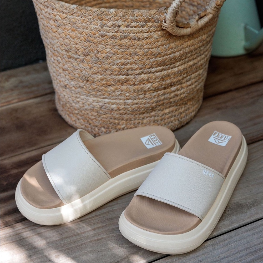 REEF Cushion Bondi Bay slides